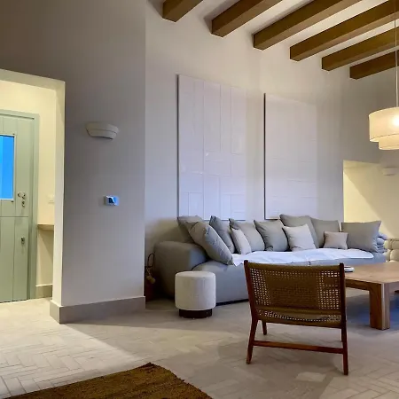 Eos Milos House *
