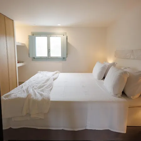 Eos Milos House * Pollonia