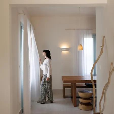Eos Milos House Pollonia